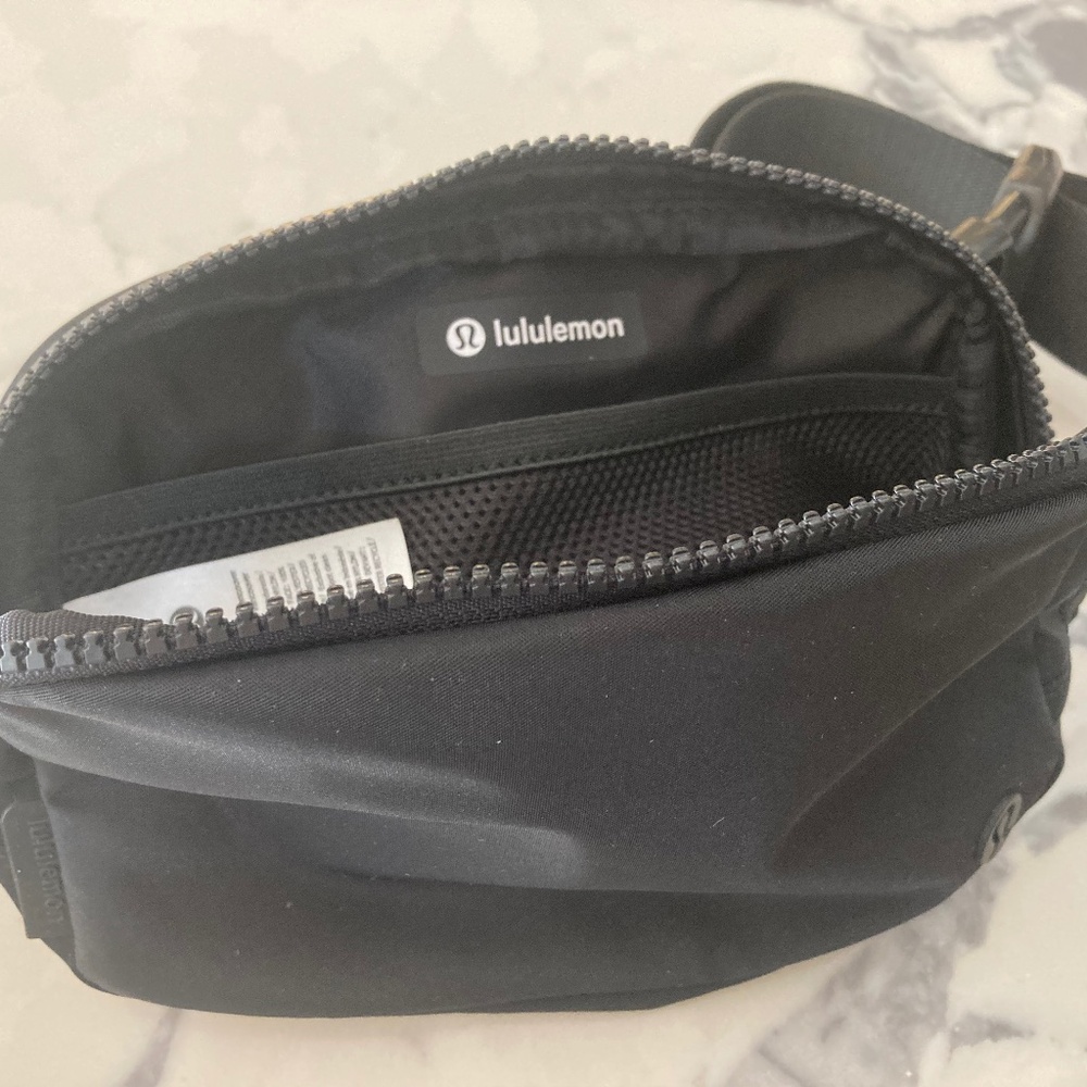 Lululemon Everywhere Belt Bag
